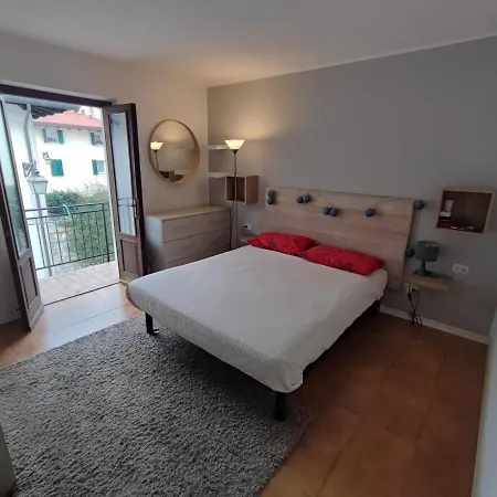 Casa Valbruna 度假居 *